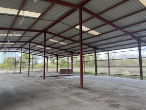 Hangar 1500 m2 sur dalle ouvert mais sera fermé prochainement proche de bar le duc dans la commune de val D’ornai